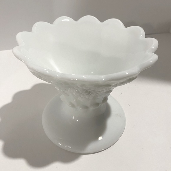 Vintage Westmoreland Milk Glass Candy Dish Compote Grapes Scalloped Edge Footed - Picture 2 of 5